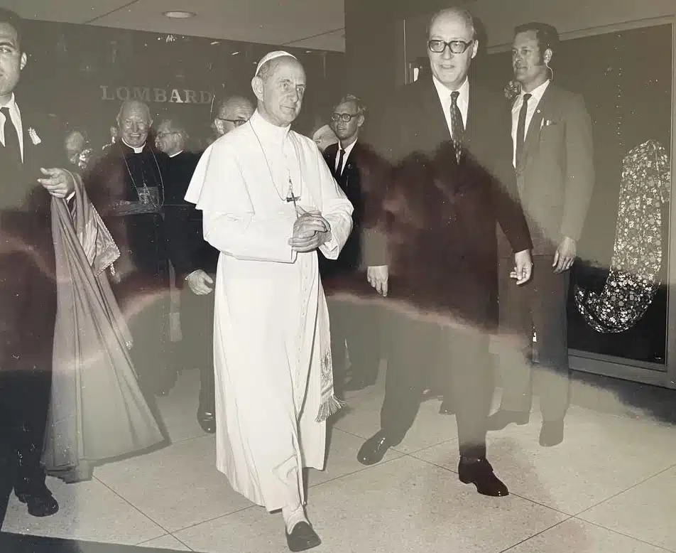 General Manager John Baljeu escorting Pope Paul VI through the Sydney Wentworth Hotel lobby in 1970.